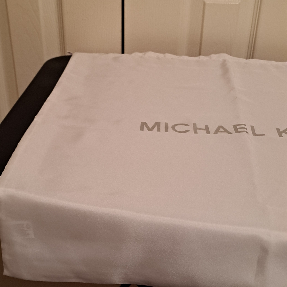 Michael Kors NWT XL Dust Bag - Picture 5 of 6